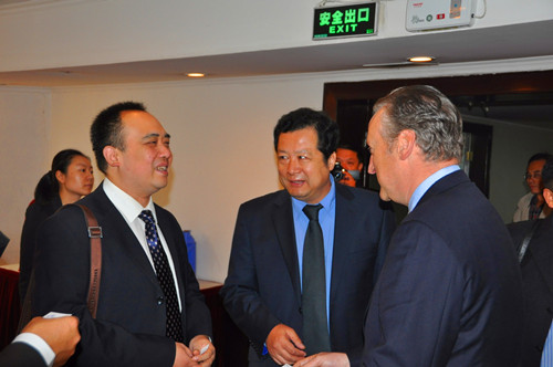 與勞克麟、蔣校長交談_副本.jpg